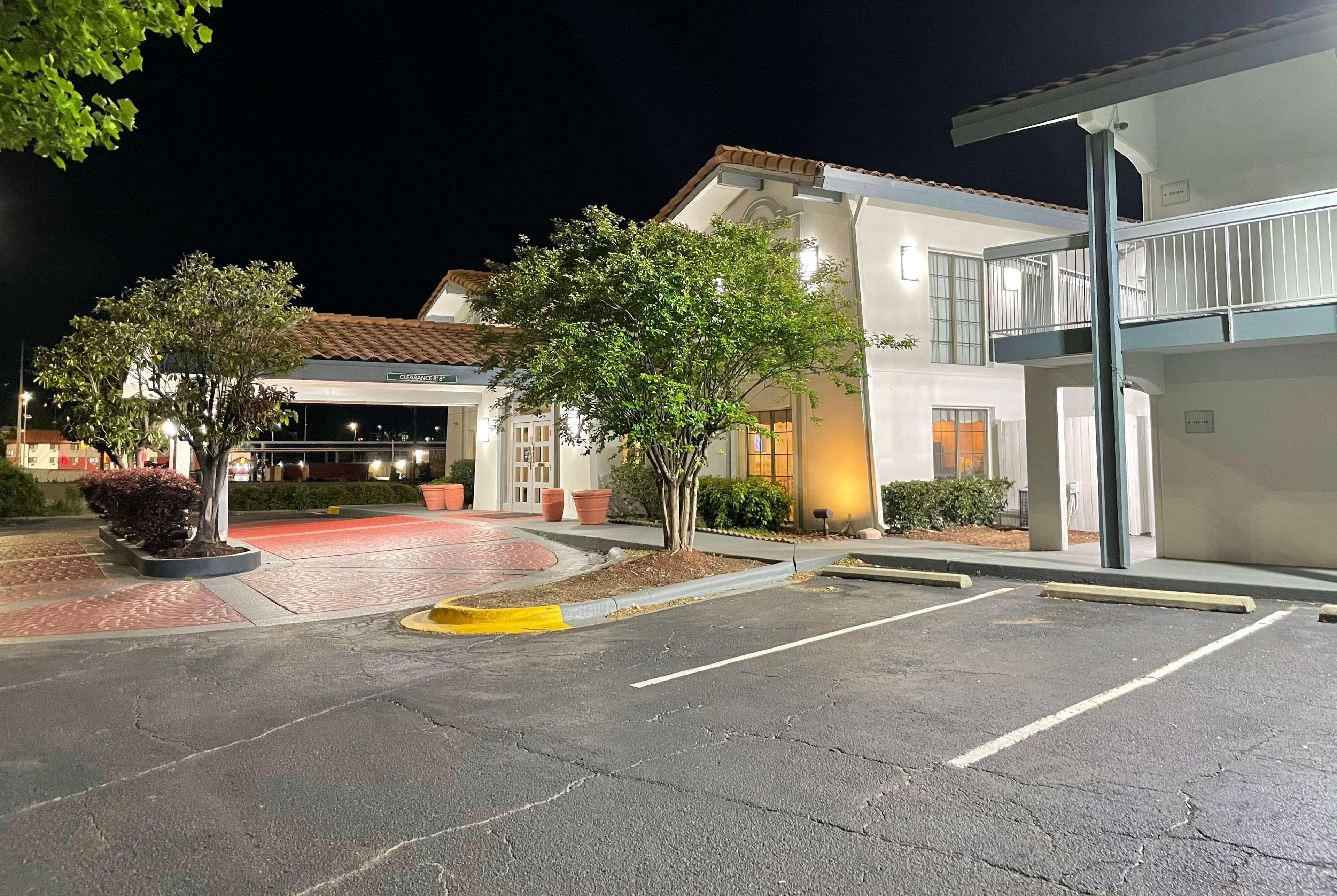 Travelodge By Wyndham Tuscaloosa Exterior foto